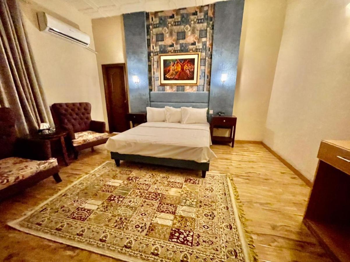 Shelton Hotel Mardan 外观 照片