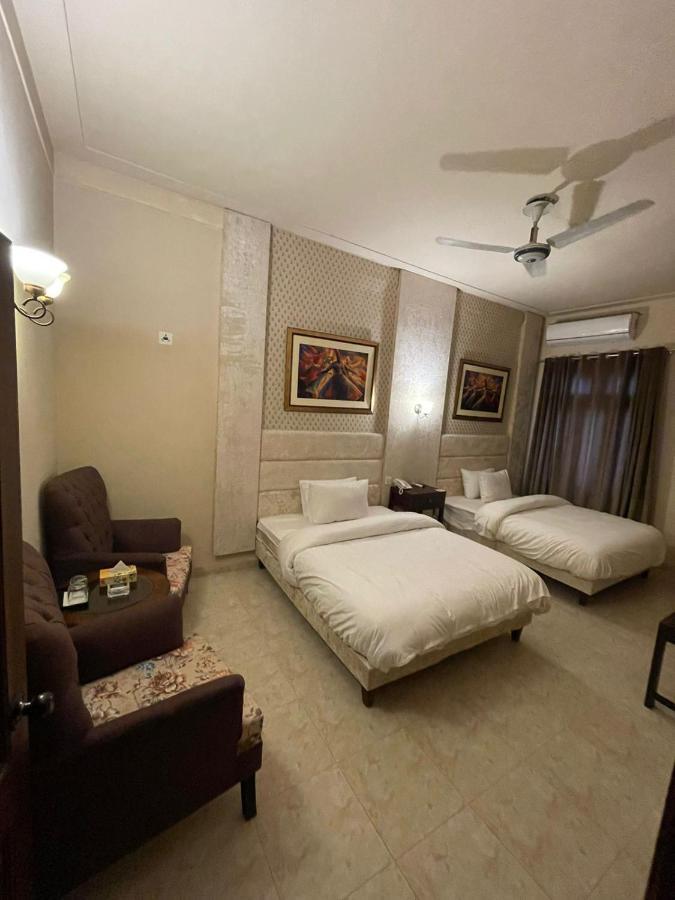 Shelton Hotel Mardan 外观 照片