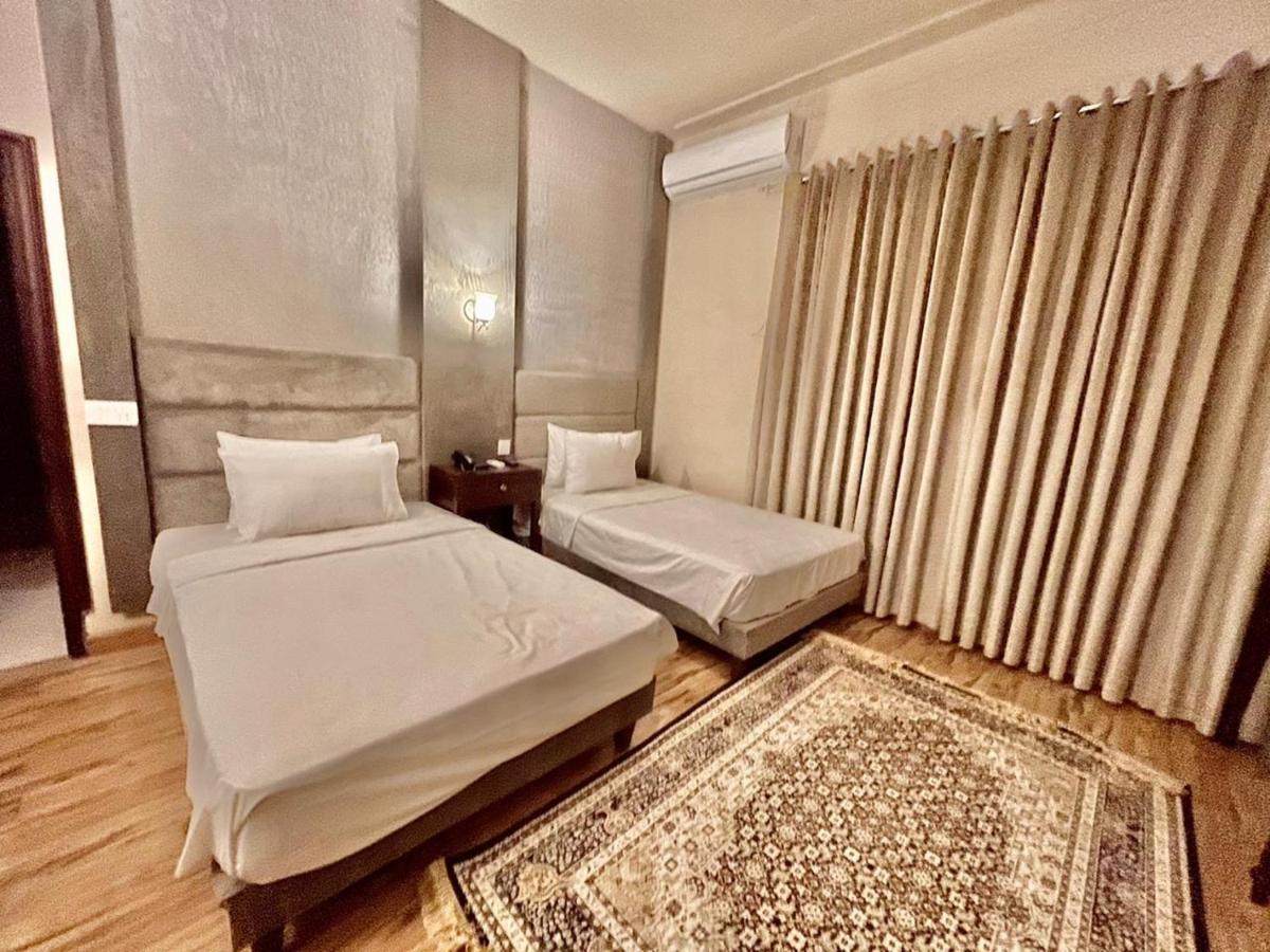 Shelton Hotel Mardan 外观 照片