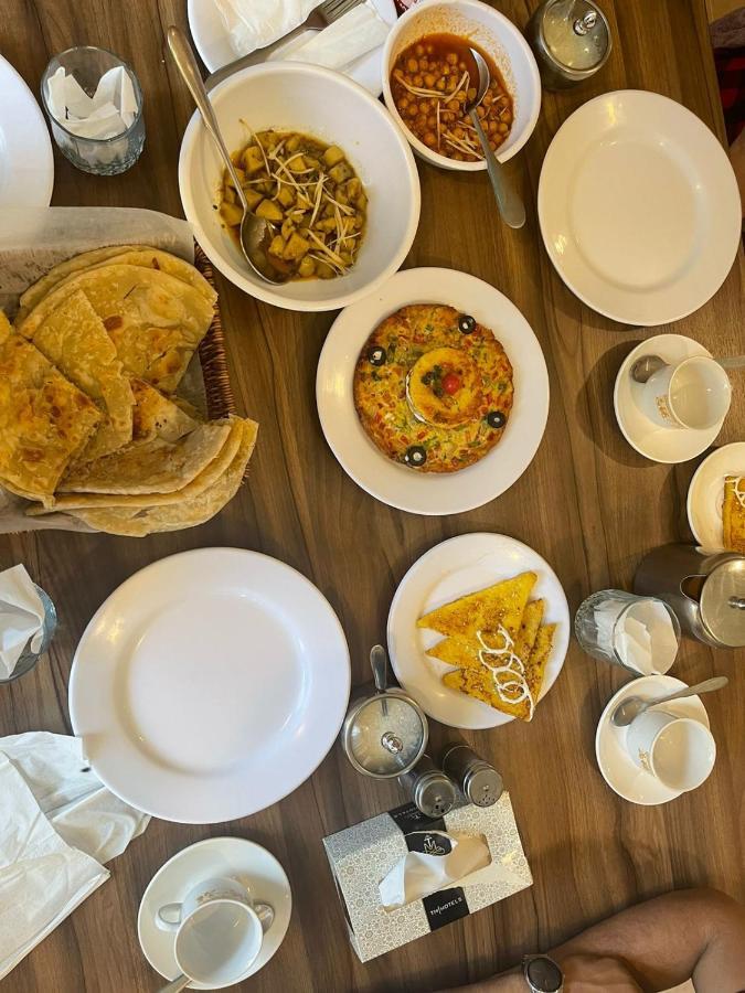Shelton Hotel Mardan 外观 照片